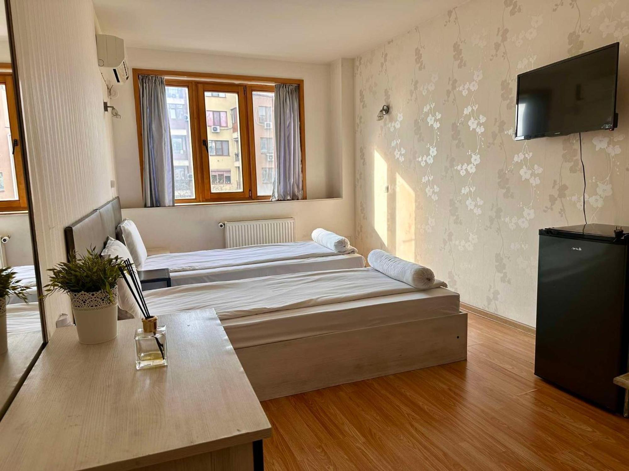 Family Hotel Amor Ruse Bagian luar foto