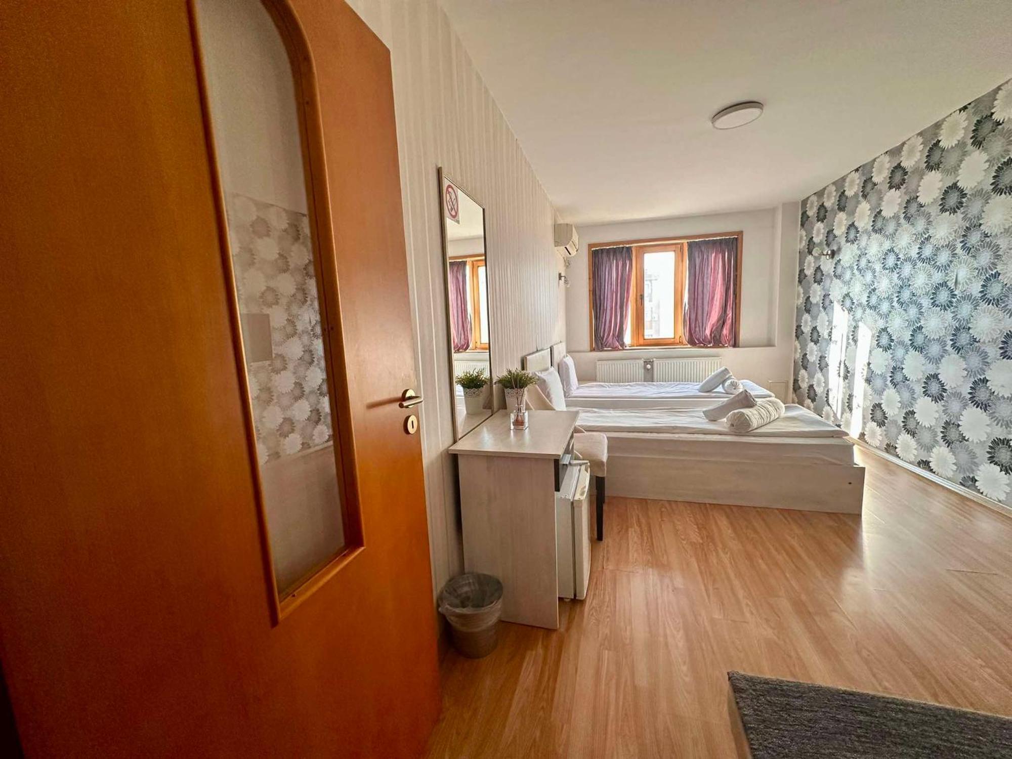 Family Hotel Amor Ruse Bagian luar foto