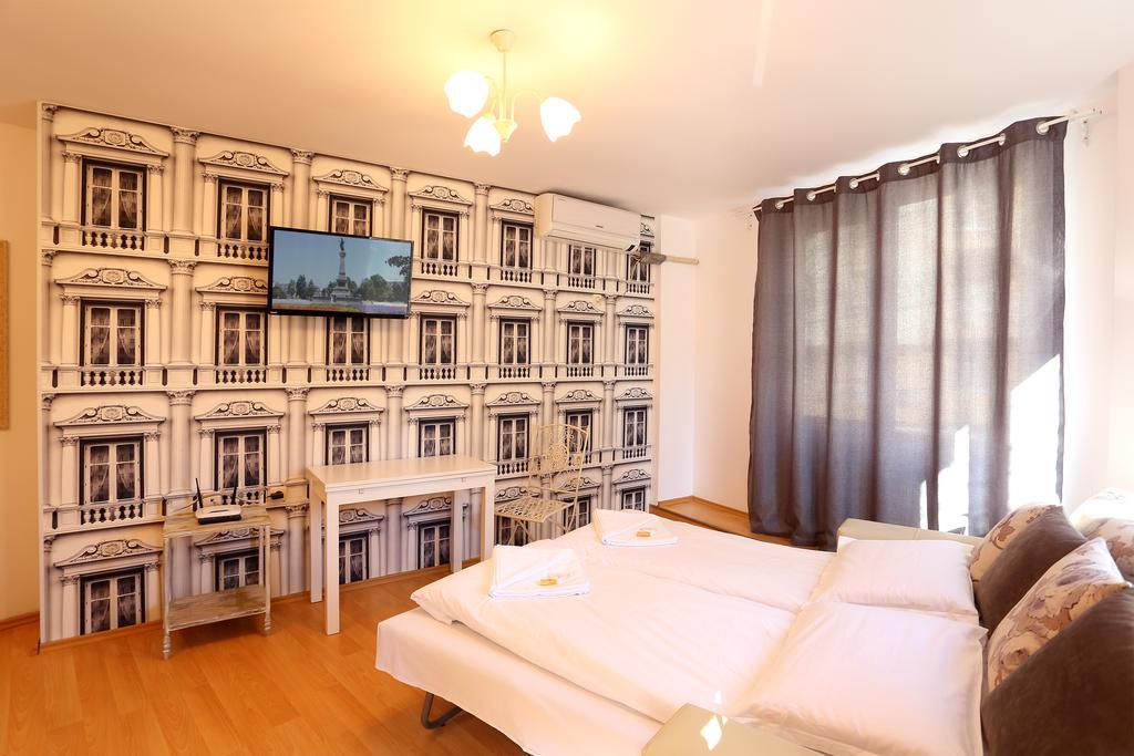 Family Hotel Amor Ruse Bagian luar foto