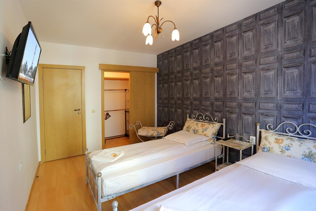 Family Hotel Amor Ruse Bagian luar foto