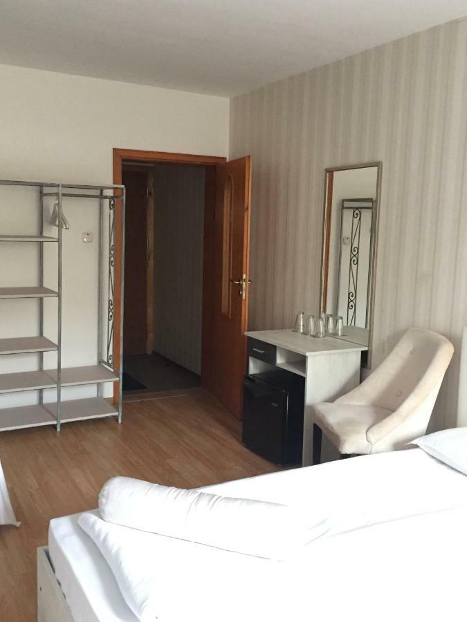 Family Hotel Amor Ruse Bagian luar foto